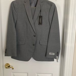 Kenneth Cole men’s suit Jacket 42S, pants 35W x 32 L, Classic Fit